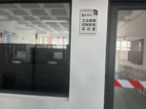 8c7cab15676f4ce8b1260a0f92dddeb8.jpeg
